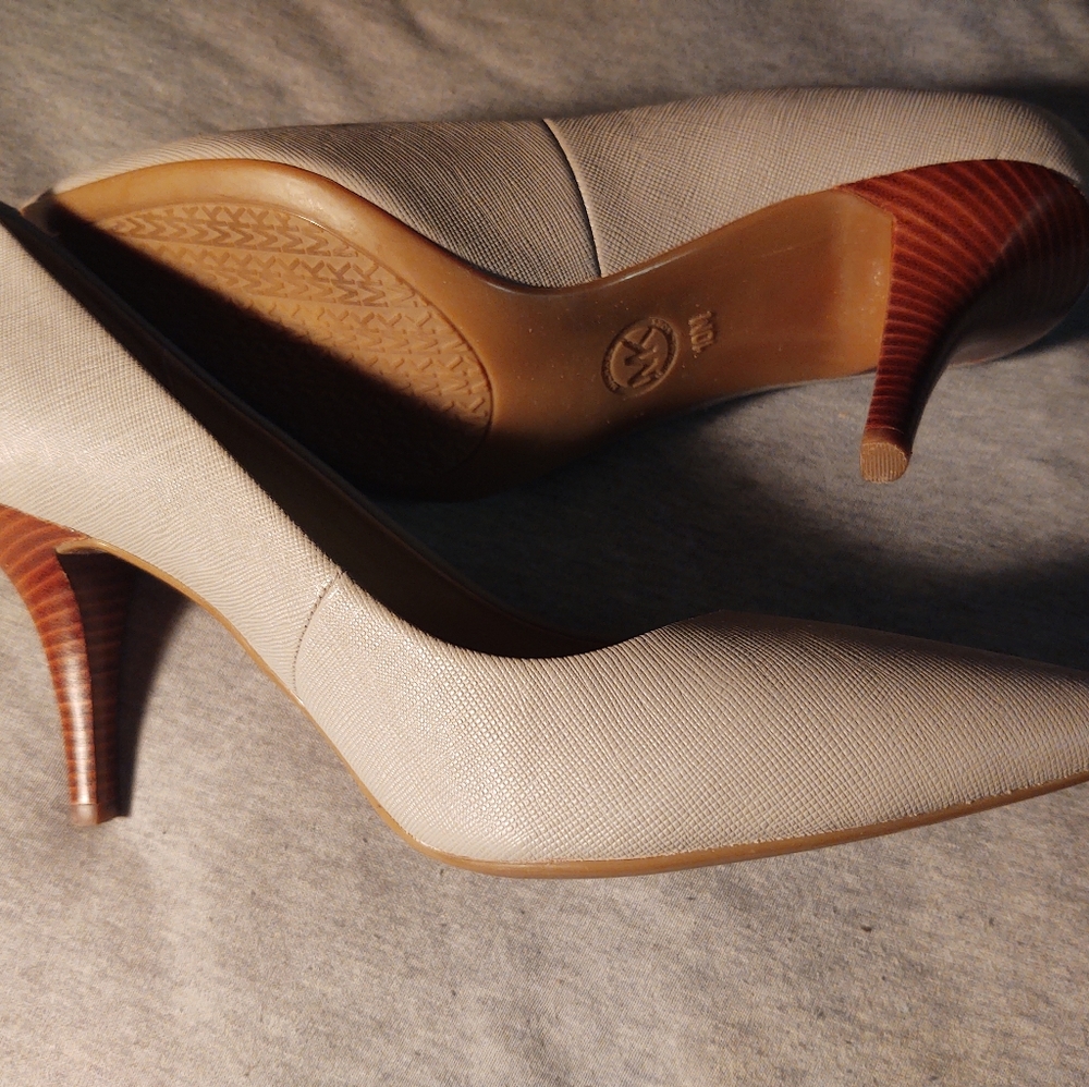 New Michael Kors pumps - size 10